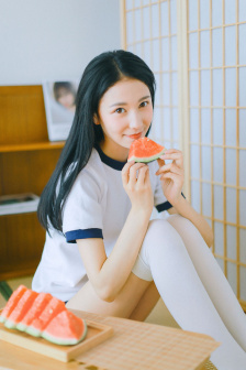 年轻的女老师在线
